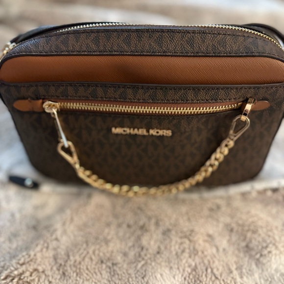 Michael Kors Brown and Tan Shoulder Bag with Gold Chain - Picture 2 of 5